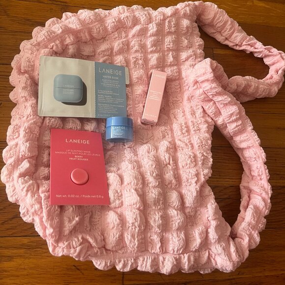 LANEIGE Pink Bubble Waffle Textured Crossbody Bag Purse with K Beauty Samples - Picture 1 of 2